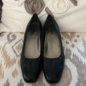 Trotters “Doris” Black Pumps